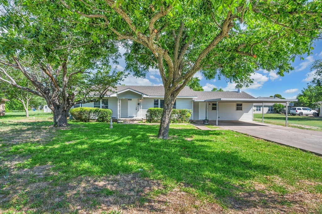 232 W Wall Street Hewitt TX 76643
