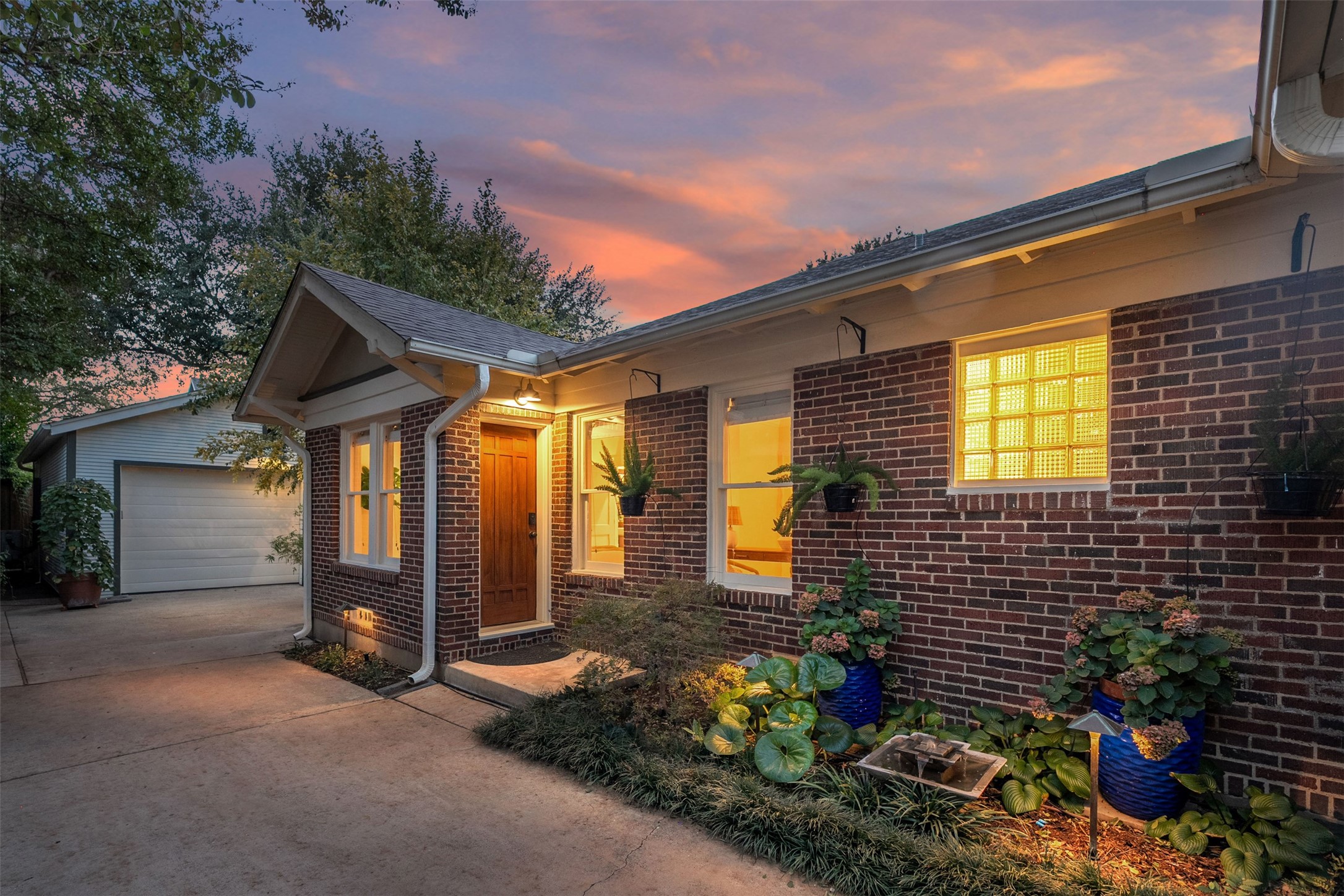 5710 Mercedes Avenue Dallas TX 75206