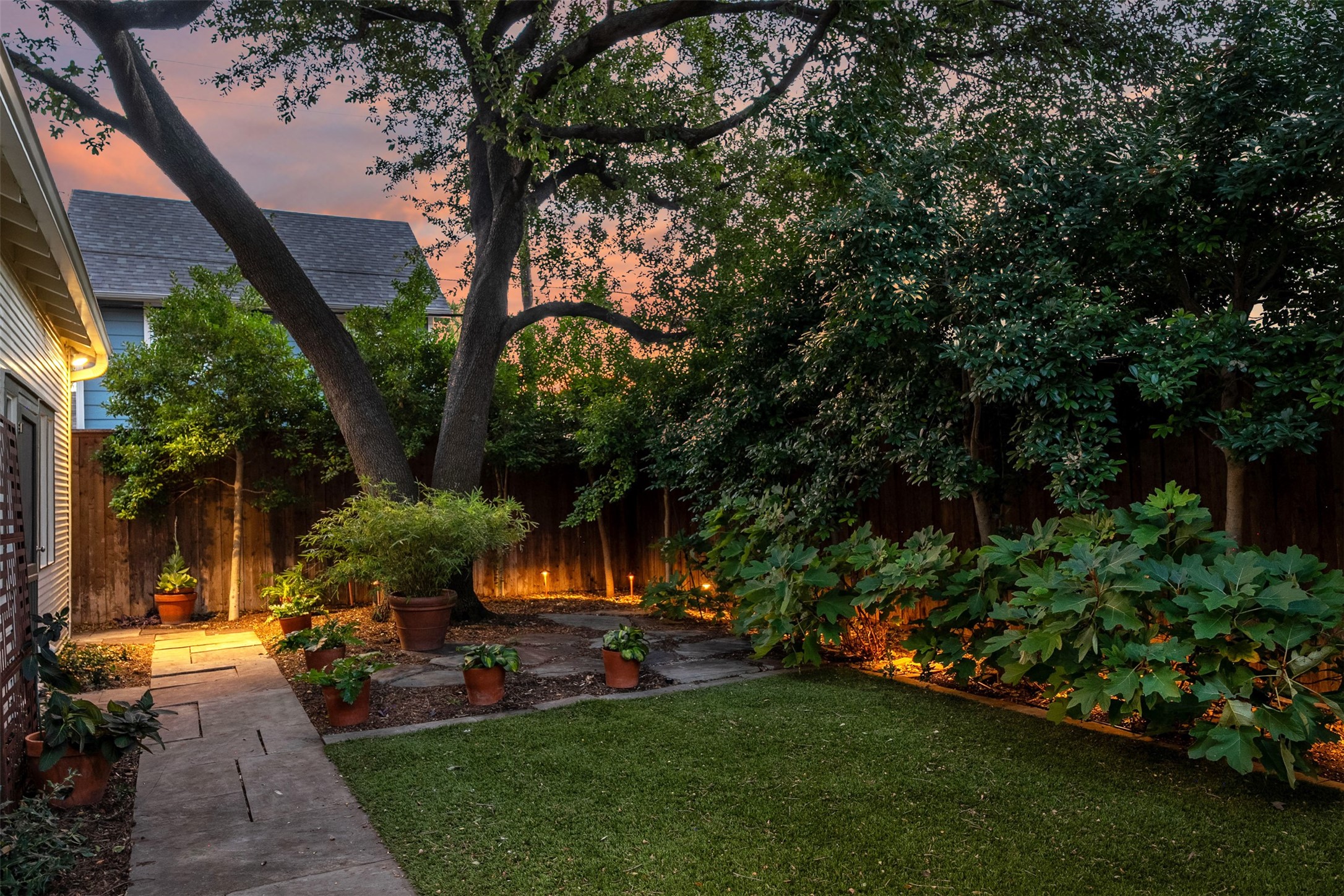 5710 Mercedes Avenue Dallas TX 75206