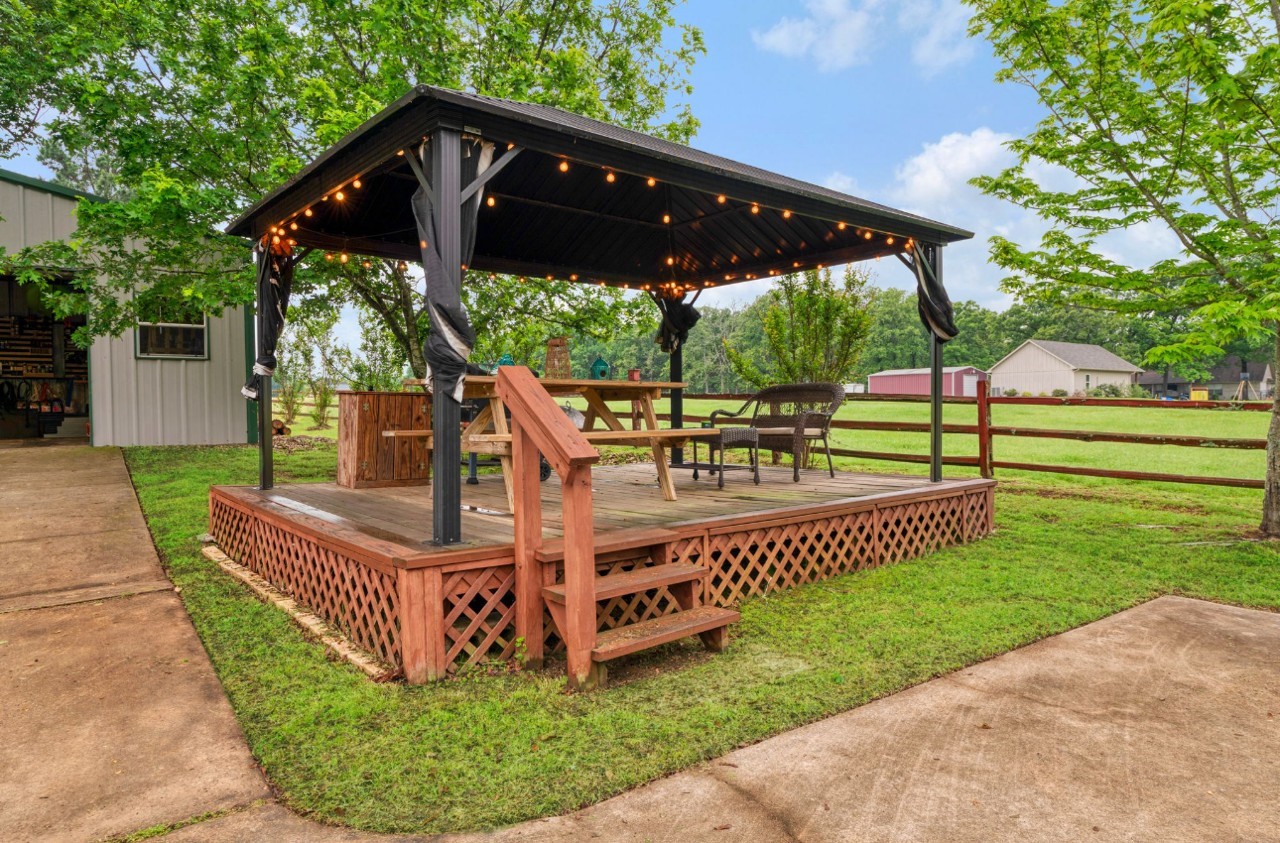 2735 Meadow Lane Reno TX 75462