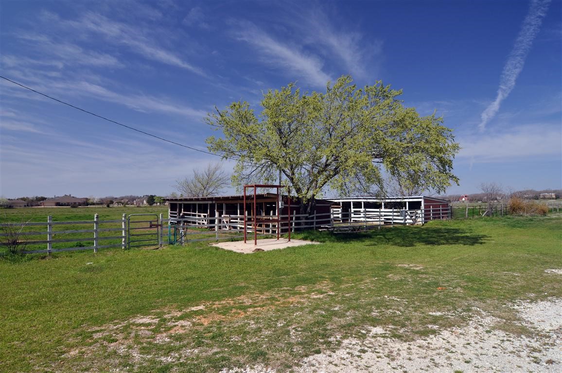 42 Hidden Valley Airpark Shady Shores TX 76208