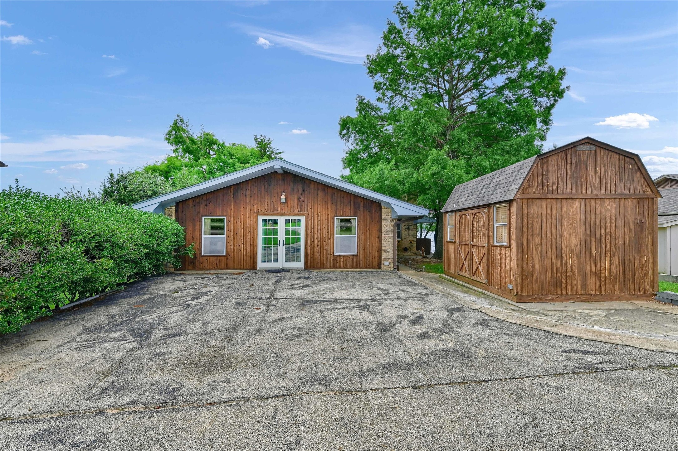 105 Cheyenne Drive Lake Kiowa TX 76240