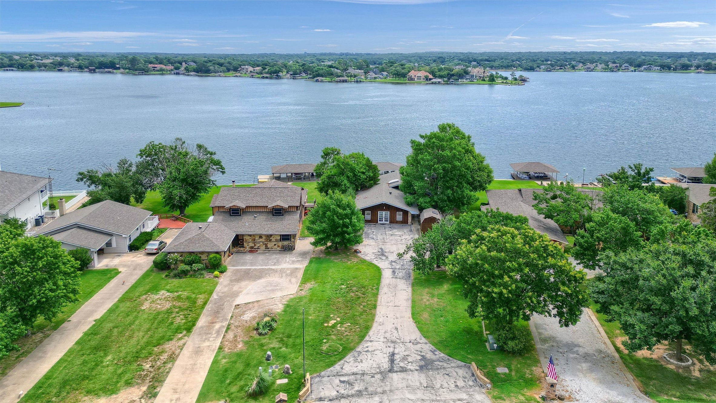 105 Cheyenne Drive Lake Kiowa TX 76240