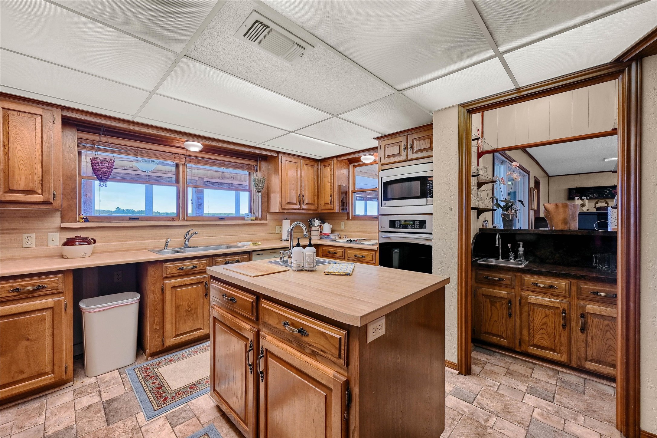 105 Cheyenne Drive Lake Kiowa TX 76240
