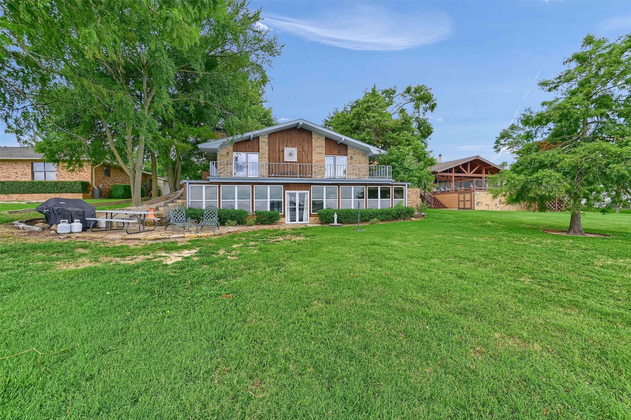 105 Cheyenne Drive Lake Kiowa TX 76240