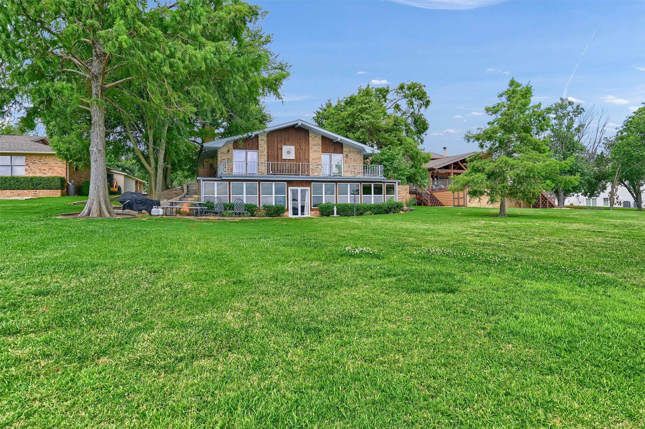 105 Cheyenne Drive Lake Kiowa TX 76240