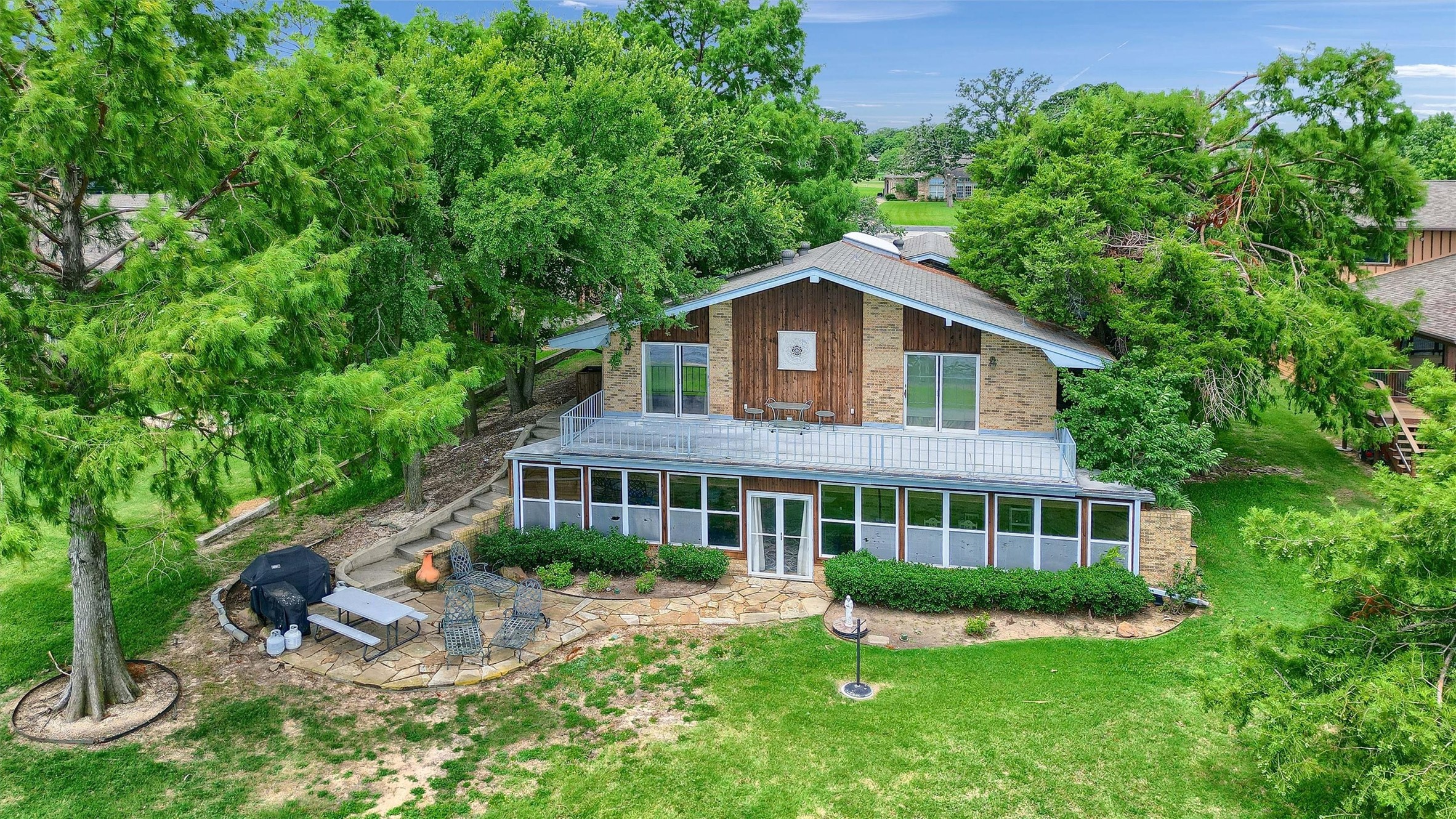 105 Cheyenne Drive Lake Kiowa TX 76240