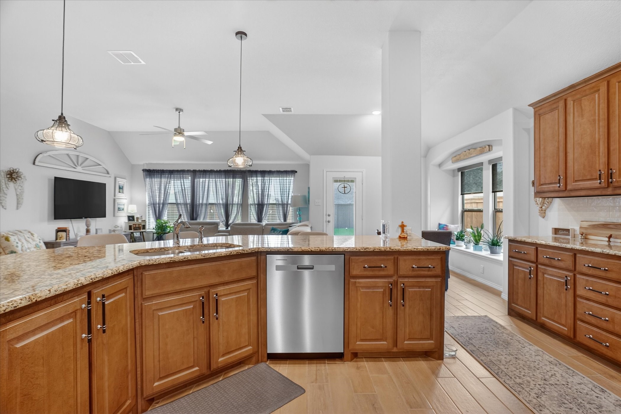 7729 Gatevine Avenue Joshua TX 76058
