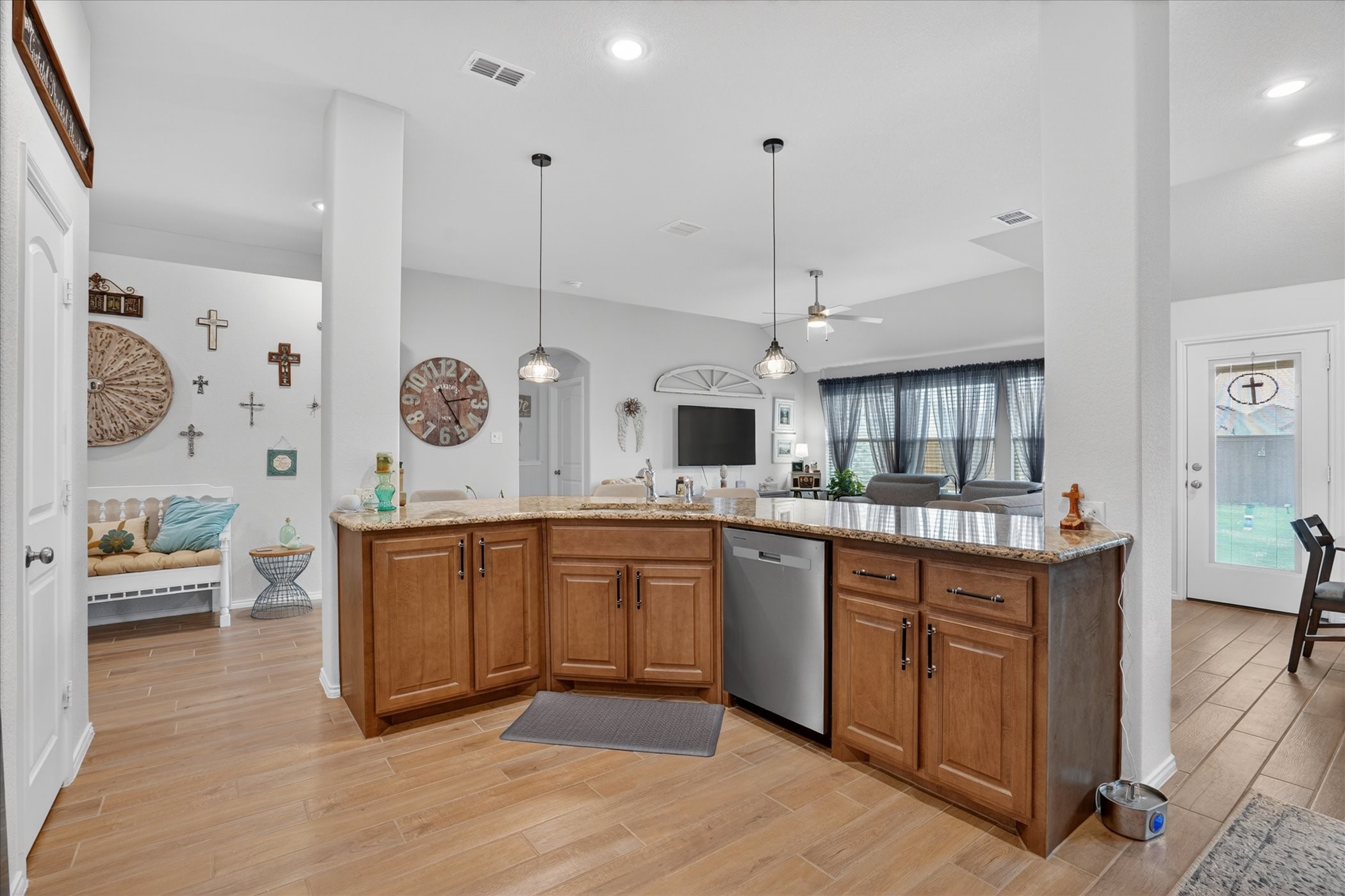 7729 Gatevine Avenue Joshua TX 76058