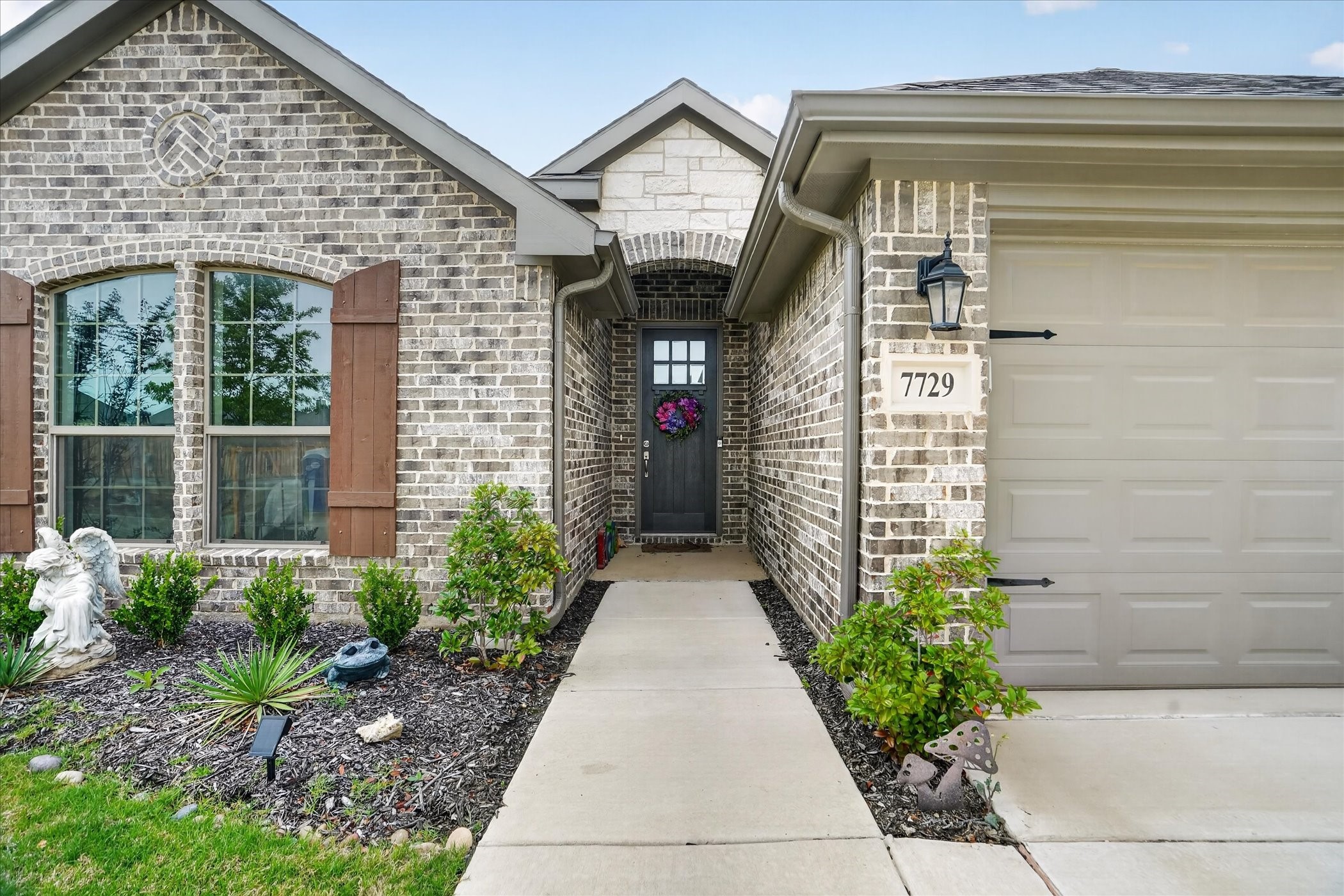 7729 Gatevine Avenue Joshua TX 76058