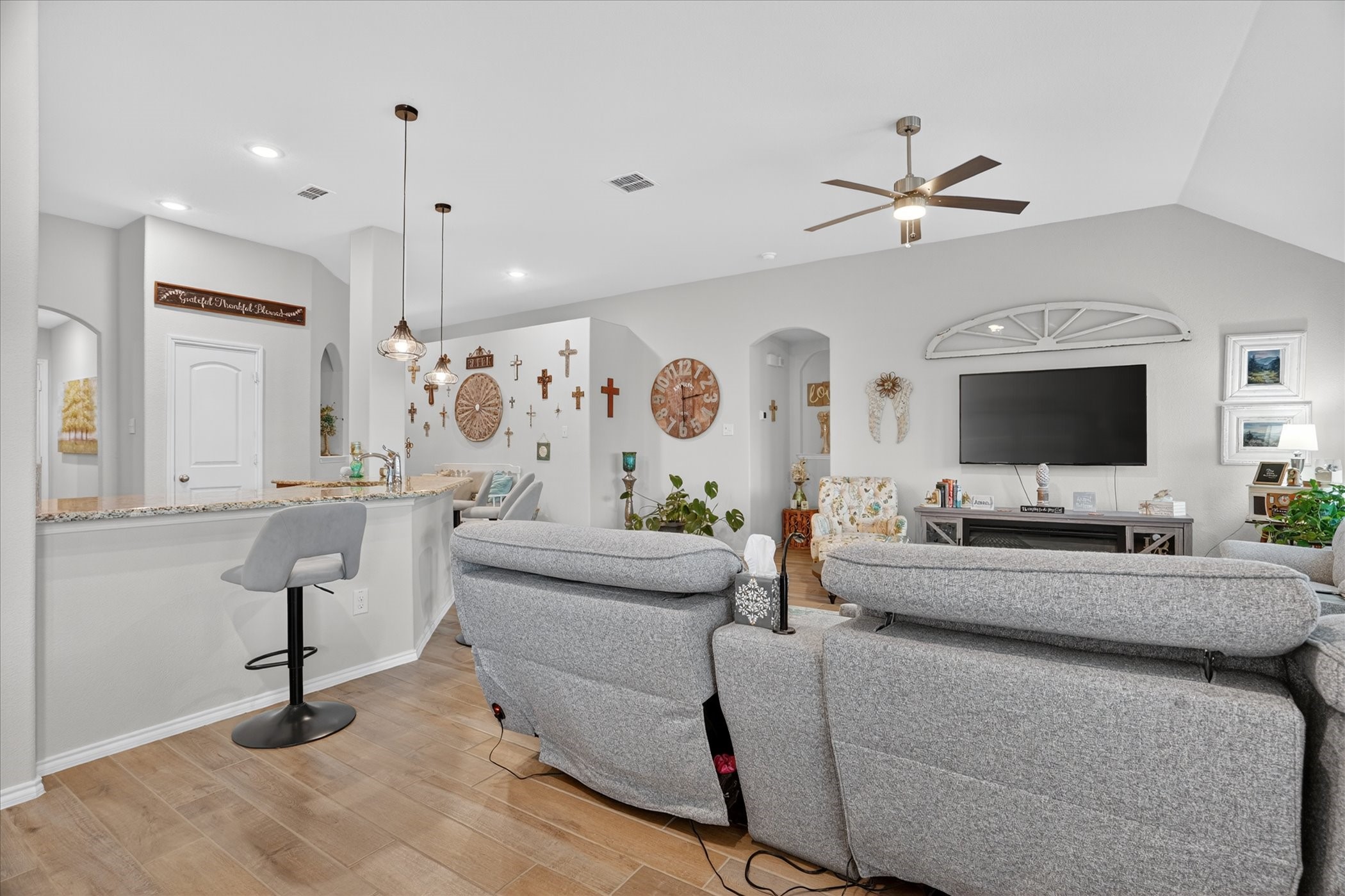 7729 Gatevine Avenue Joshua TX 76058
