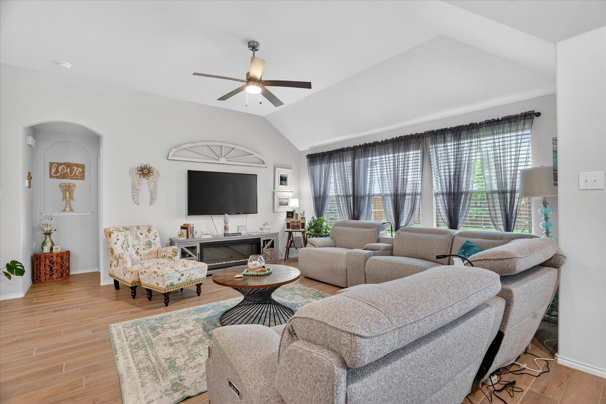 7729 Gatevine Avenue Joshua TX 76058
