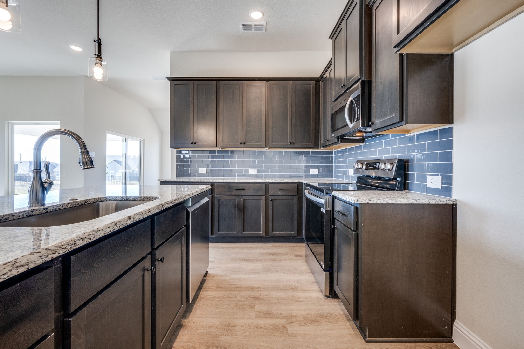104 Ranchview Valley View TX 76272