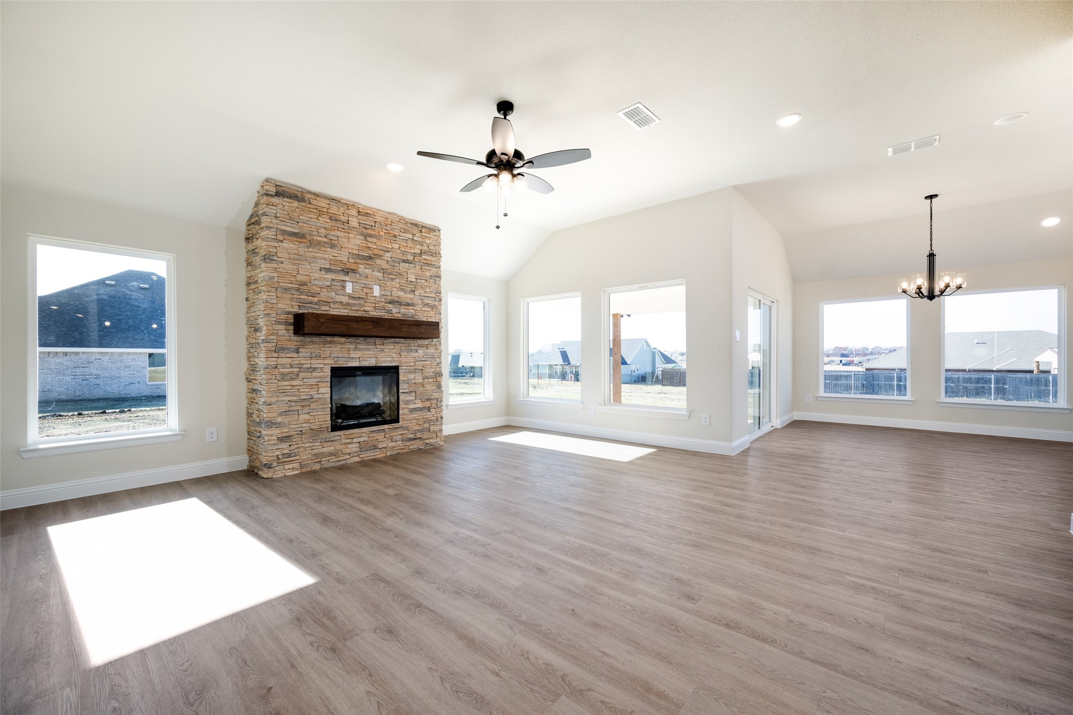 104 Ranchview Valley View TX 76272