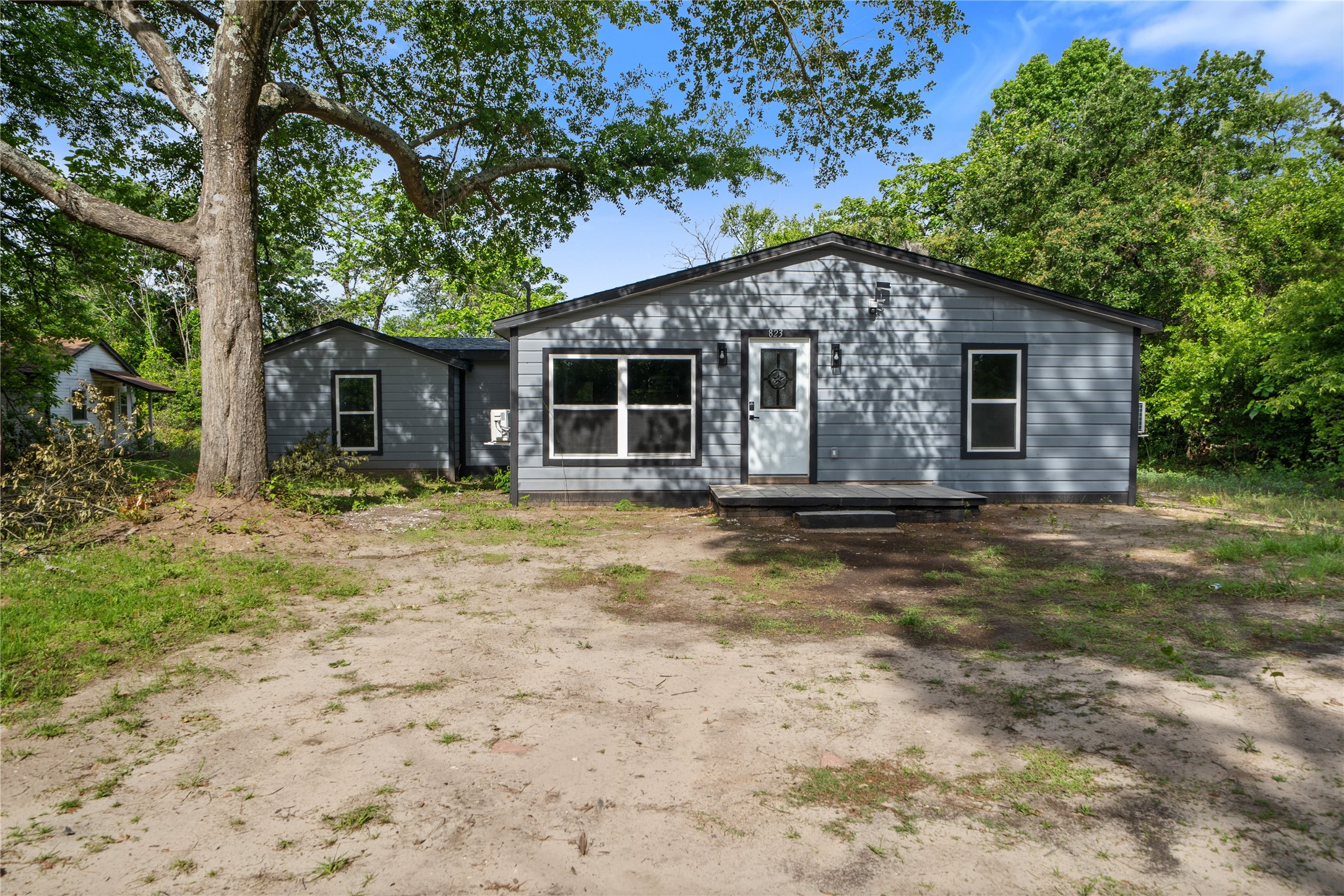823 Clark Street Tyler TX 75701
