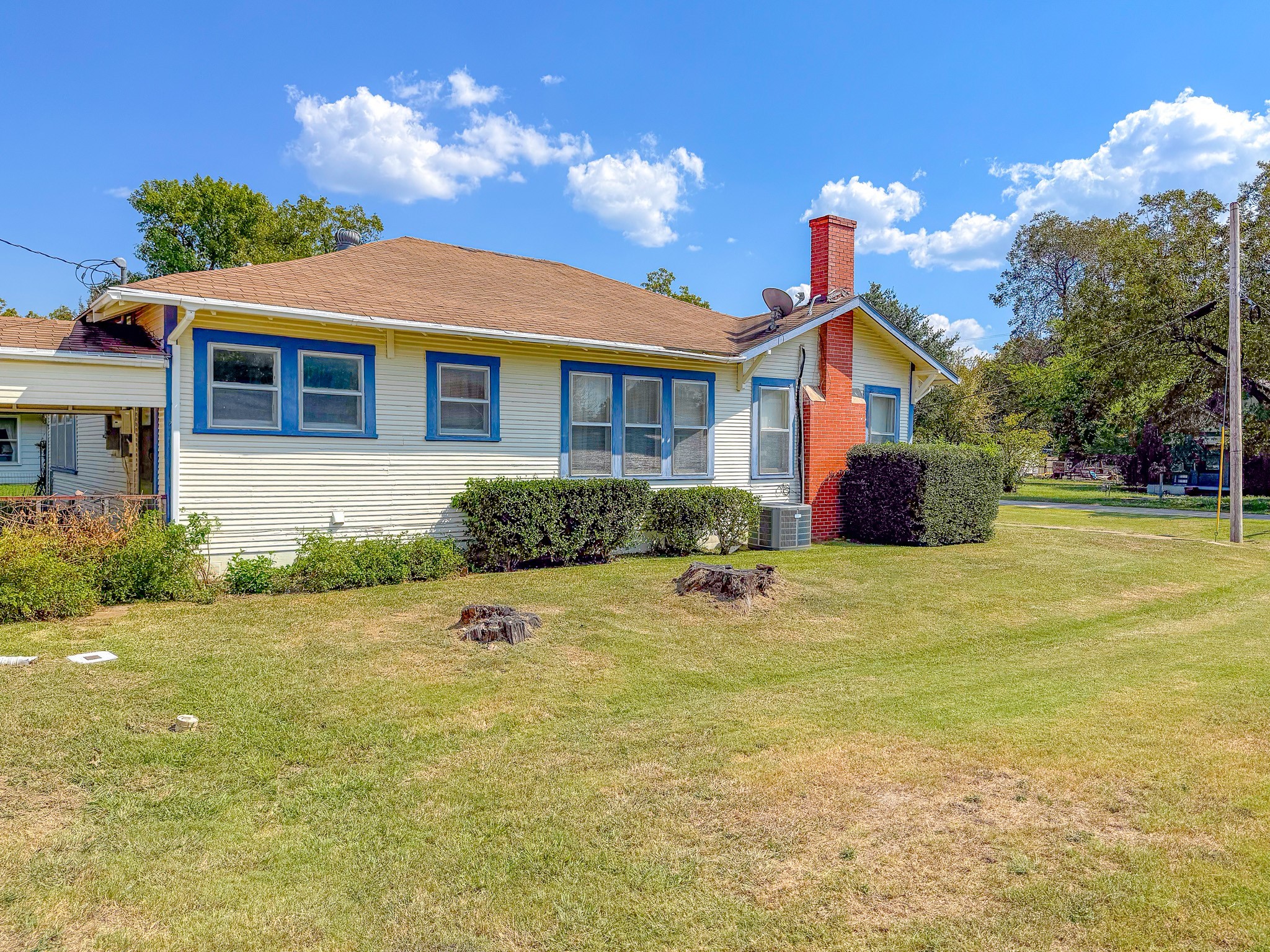 512 SW 2nd Street Kerens TX 75144