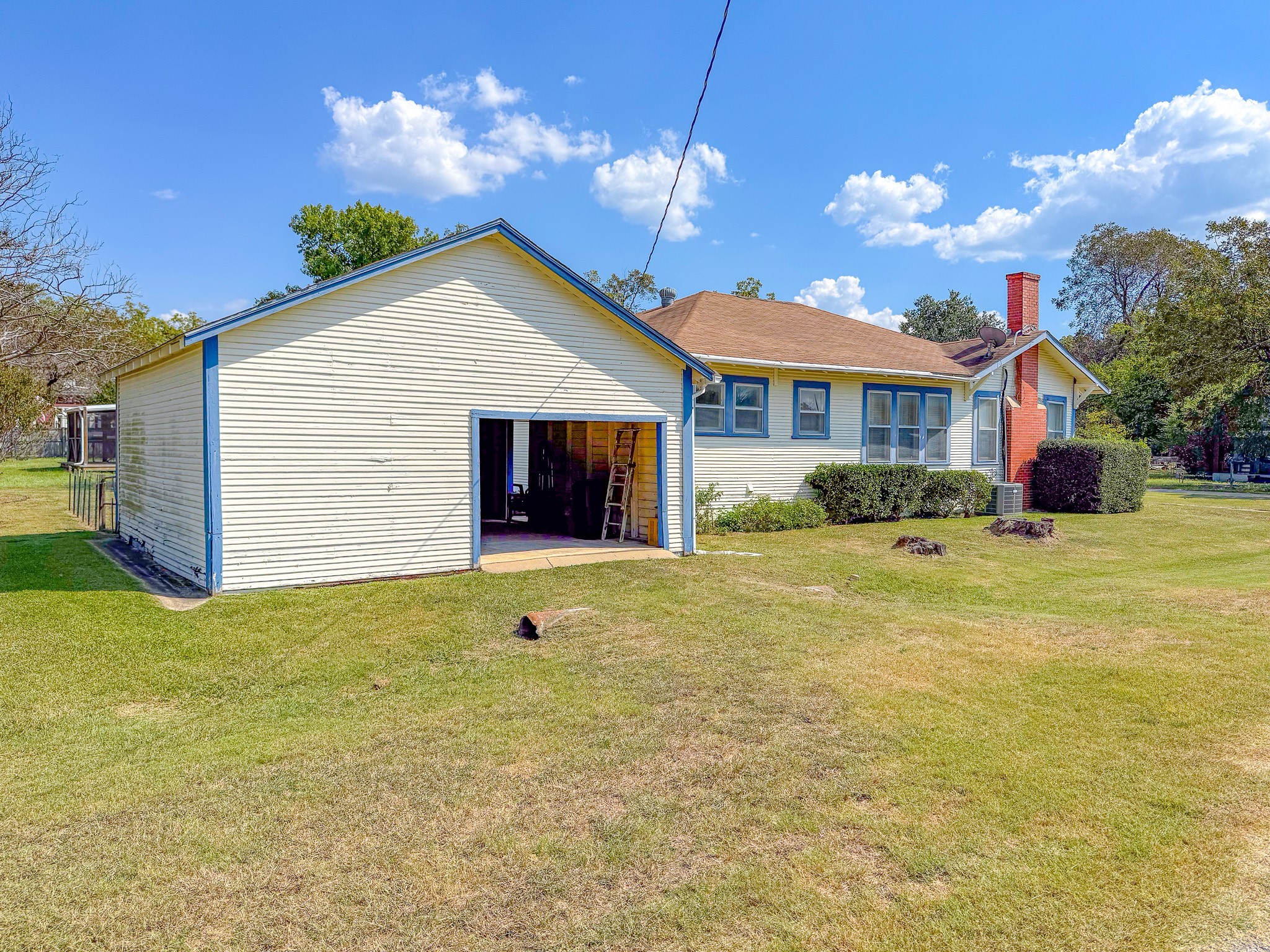 512 SW 2nd Street Kerens TX 75144