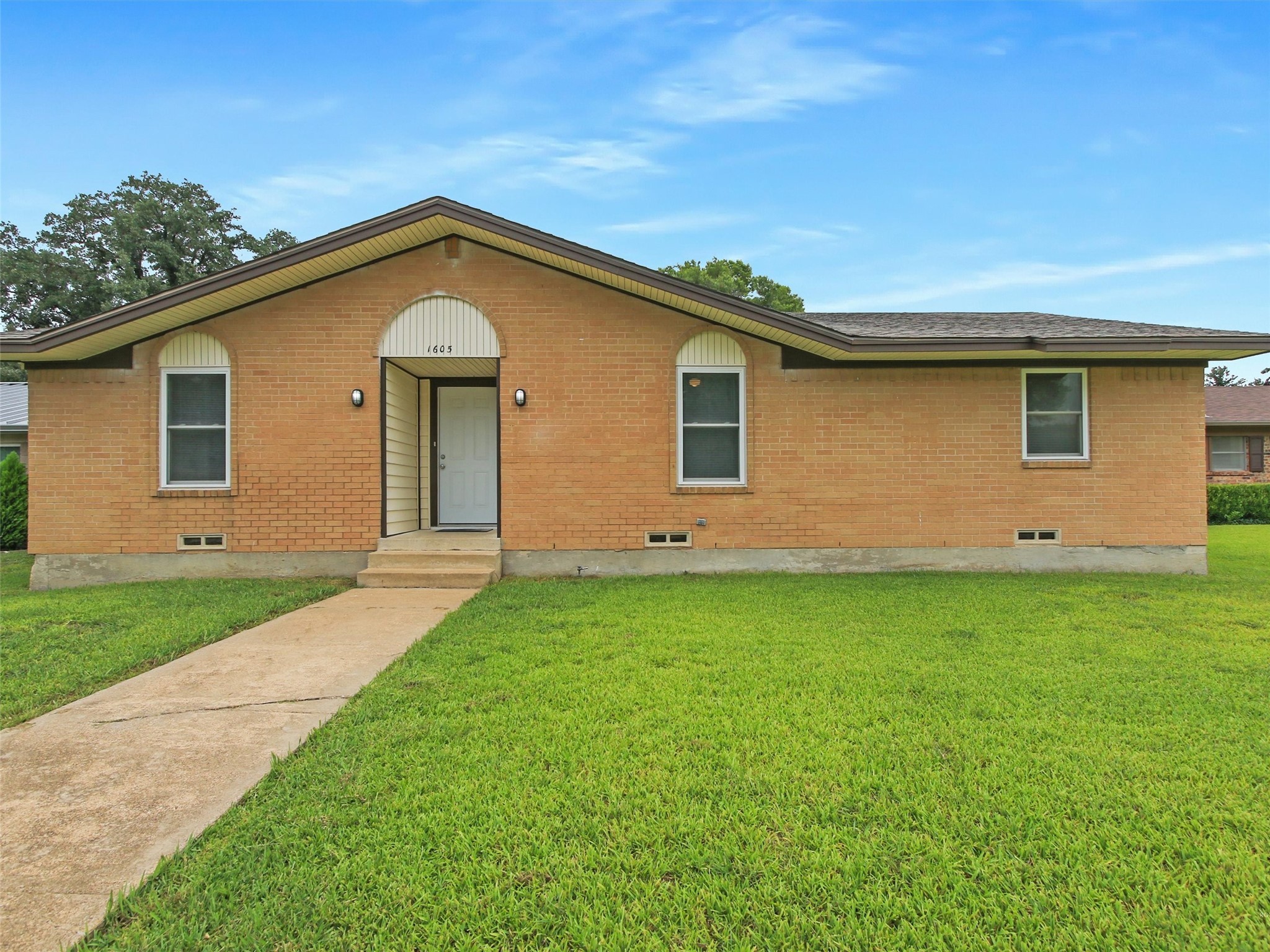 1605 Meadow Way Garland TX 75042