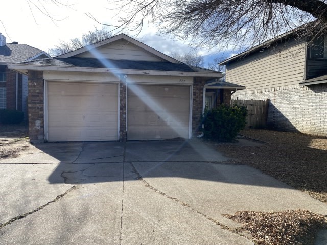 827 Prairie Creek Drive Grand Prairie TX 75052