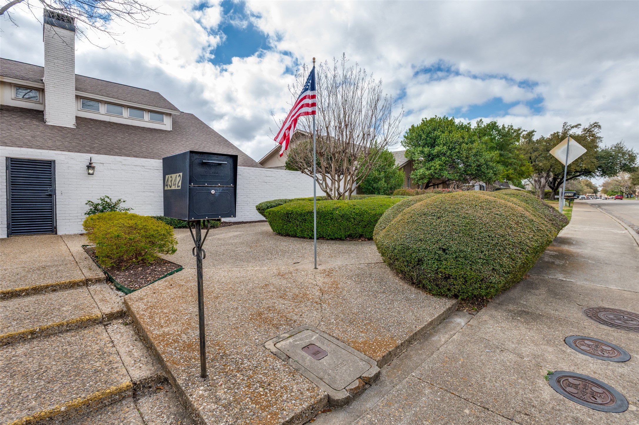 4342 Harvest Hill Road Dallas TX 75244