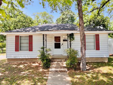 2101 Layton Avenue Haltom City TX 76117