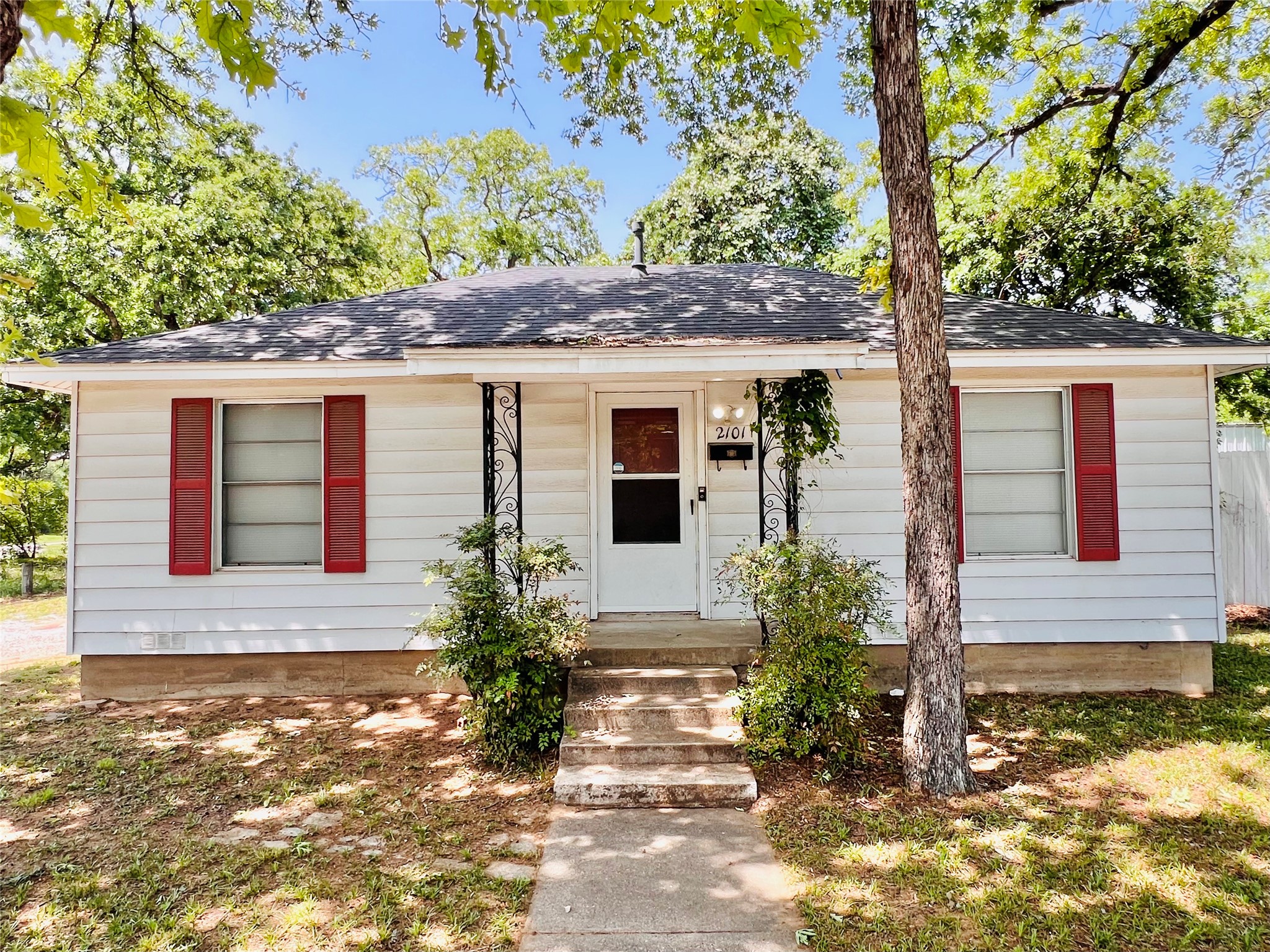 2101 Layton Avenue Haltom City TX 76117