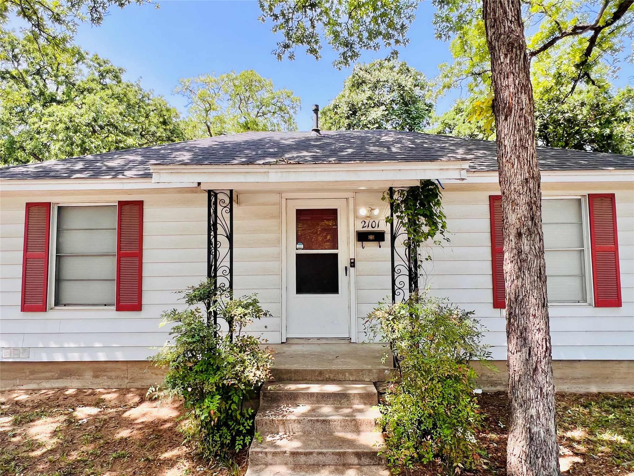 2101 Layton Avenue Haltom City TX 76117
