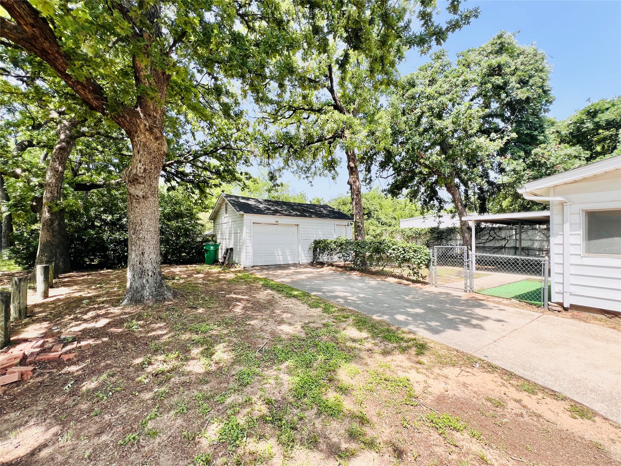 2101 Layton Avenue Haltom City TX 76117