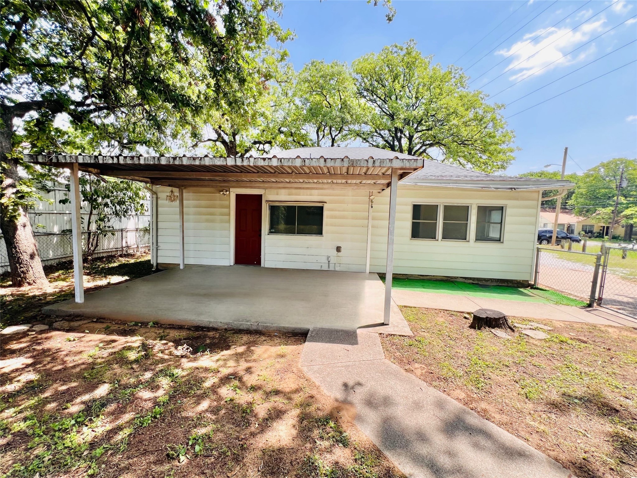 2101 Layton Avenue Haltom City TX 76117