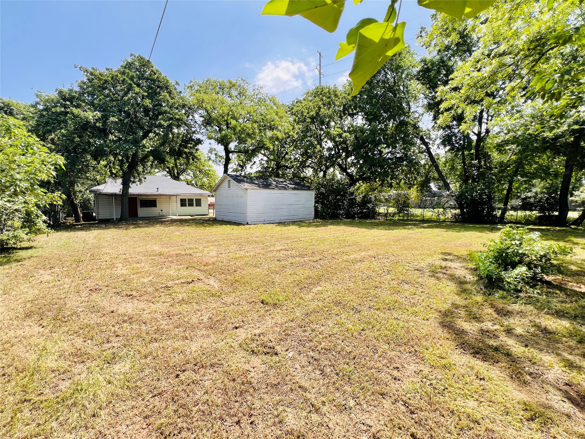 2101 Layton Avenue Haltom City TX 76117