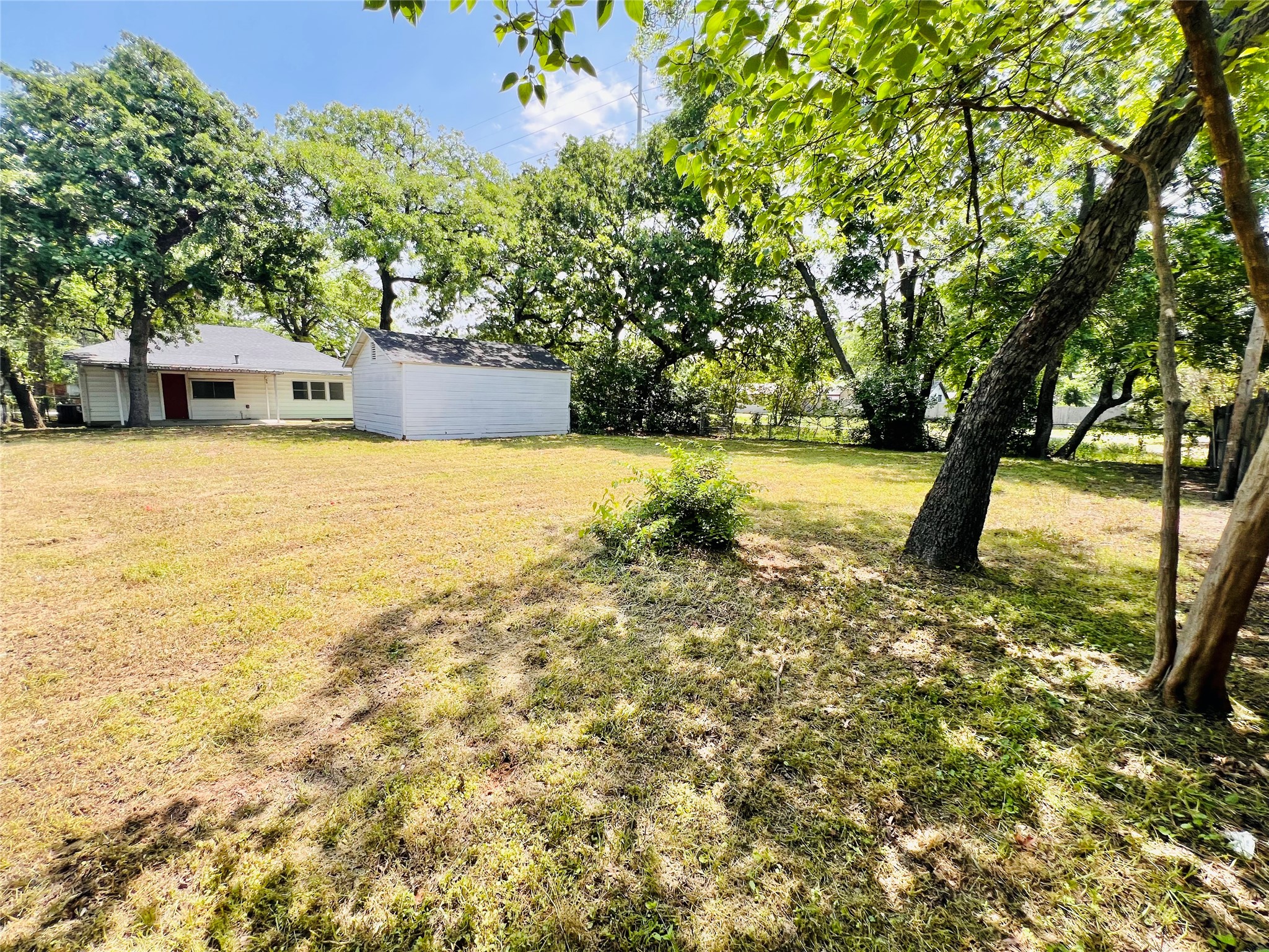 2101 Layton Avenue Haltom City TX 76117