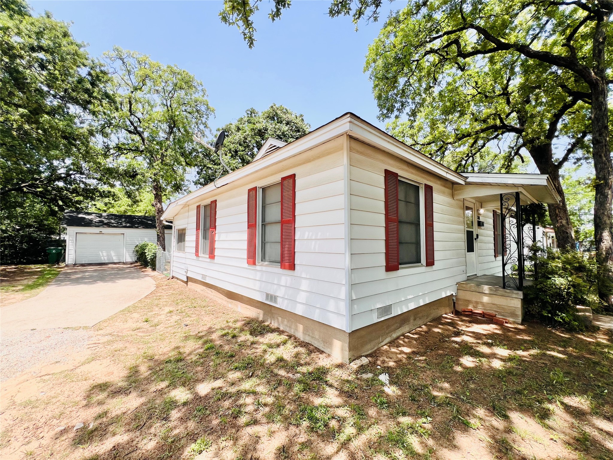 2101 Layton Avenue Haltom City TX 76117