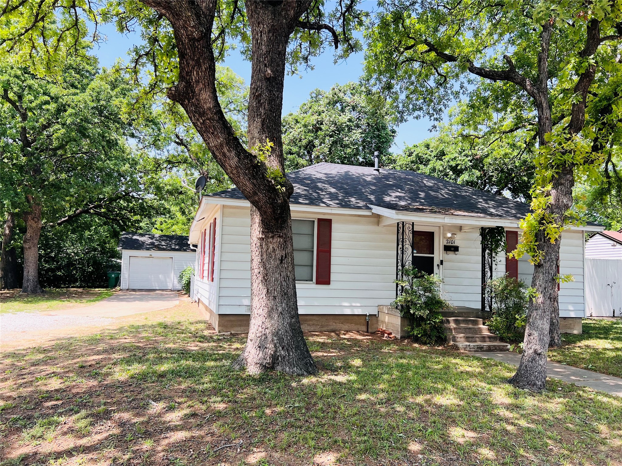 2101 Layton Avenue Haltom City TX 76117
