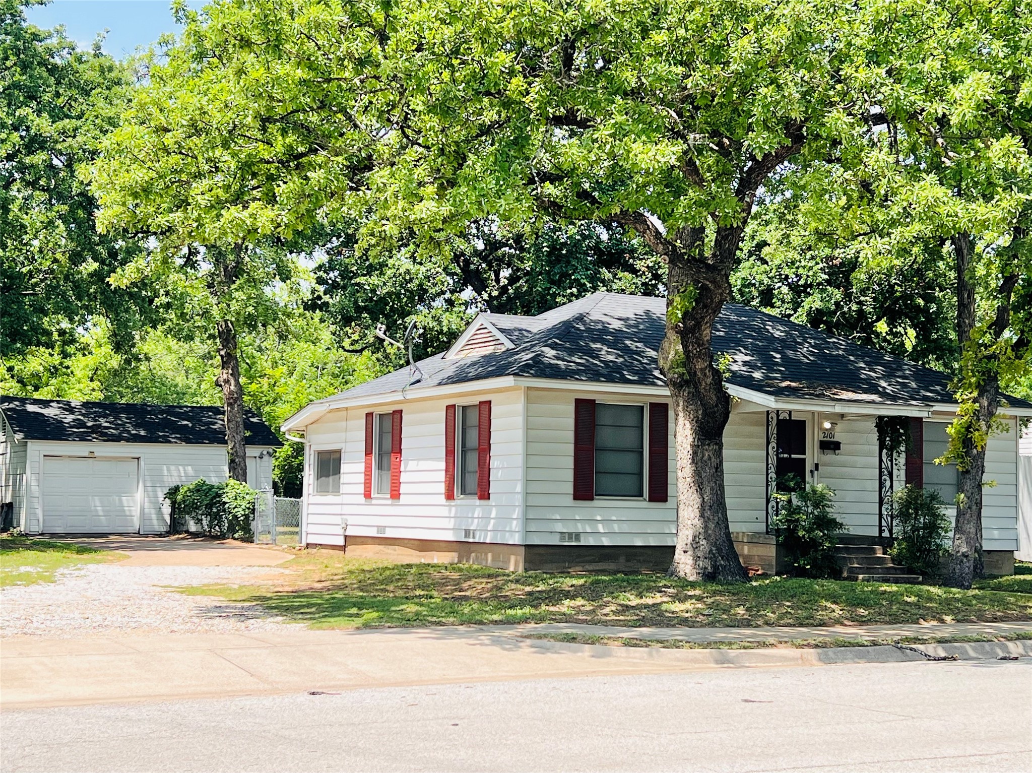2101 Layton Avenue Haltom City TX 76117