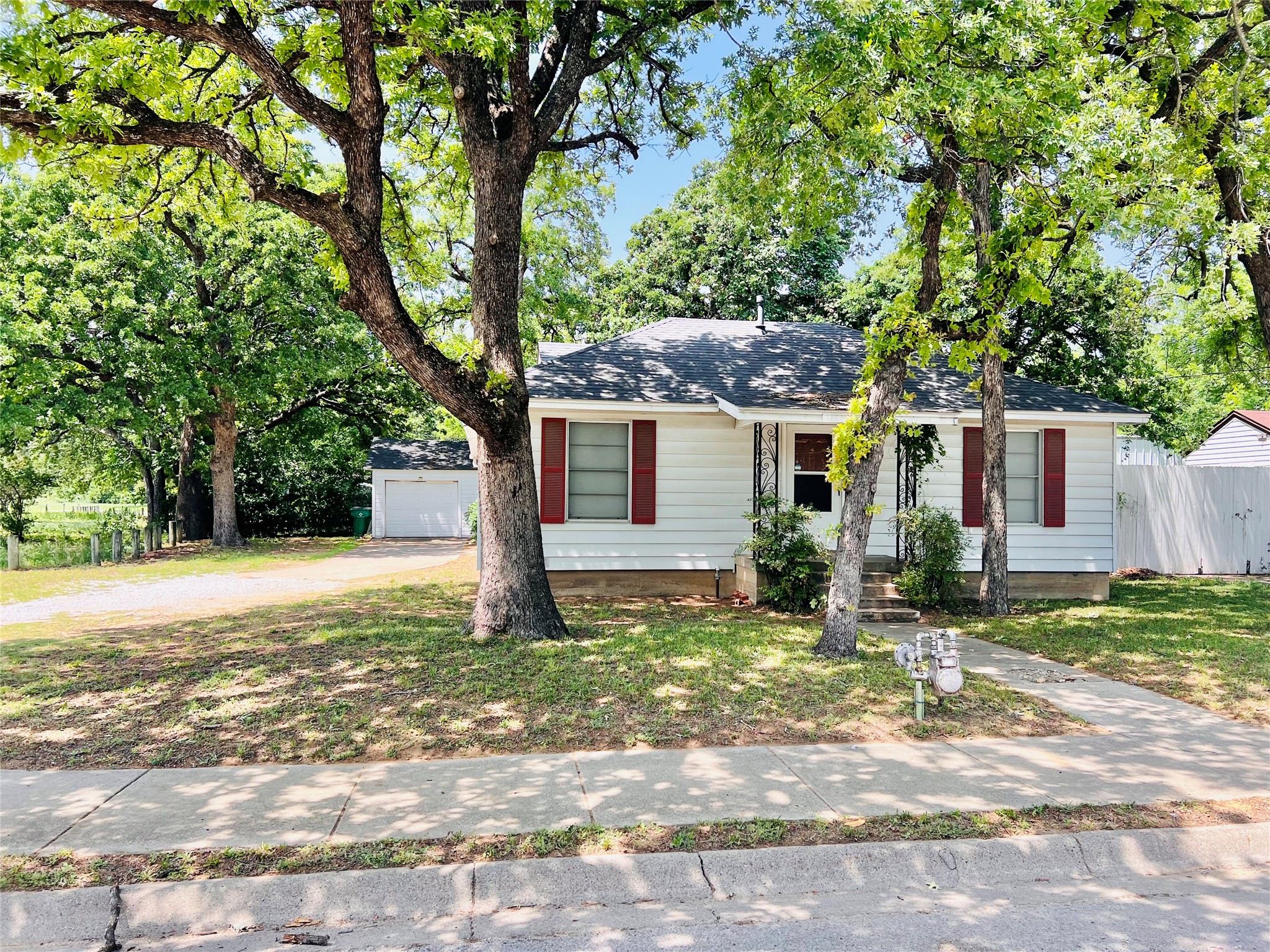 2101 Layton Avenue Haltom City TX 76117