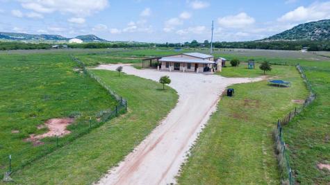 2574 County Road 162 Ovalo TX 79541