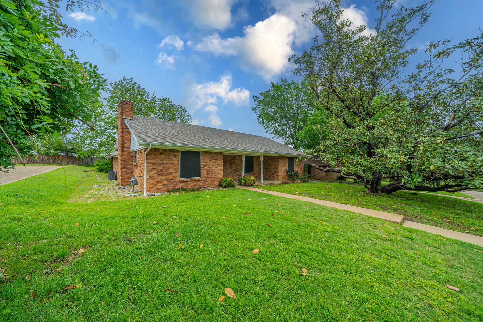 806 E Coral Way Grand Prairie TX 75051