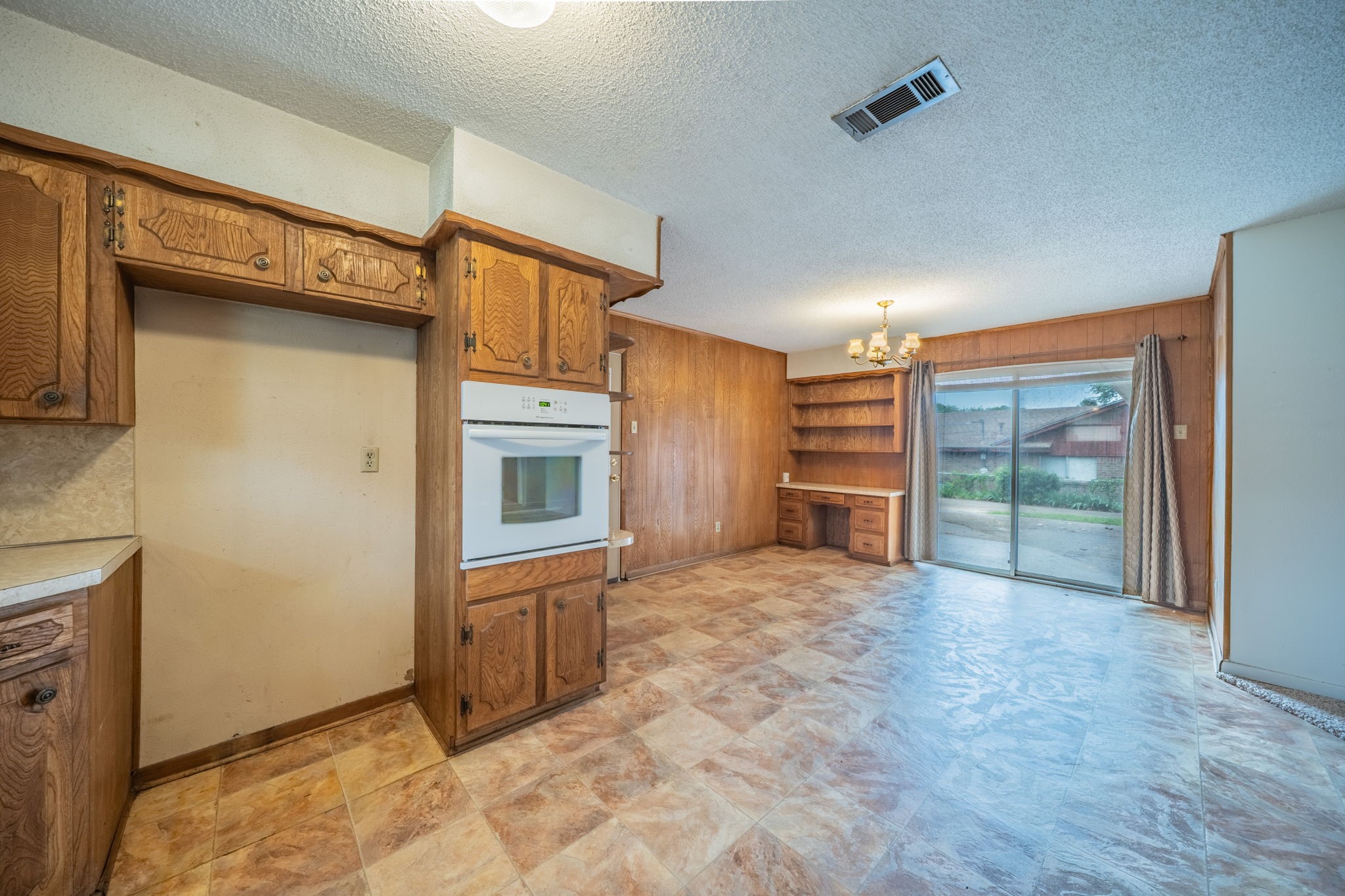 806 E Coral Way Grand Prairie TX 75051