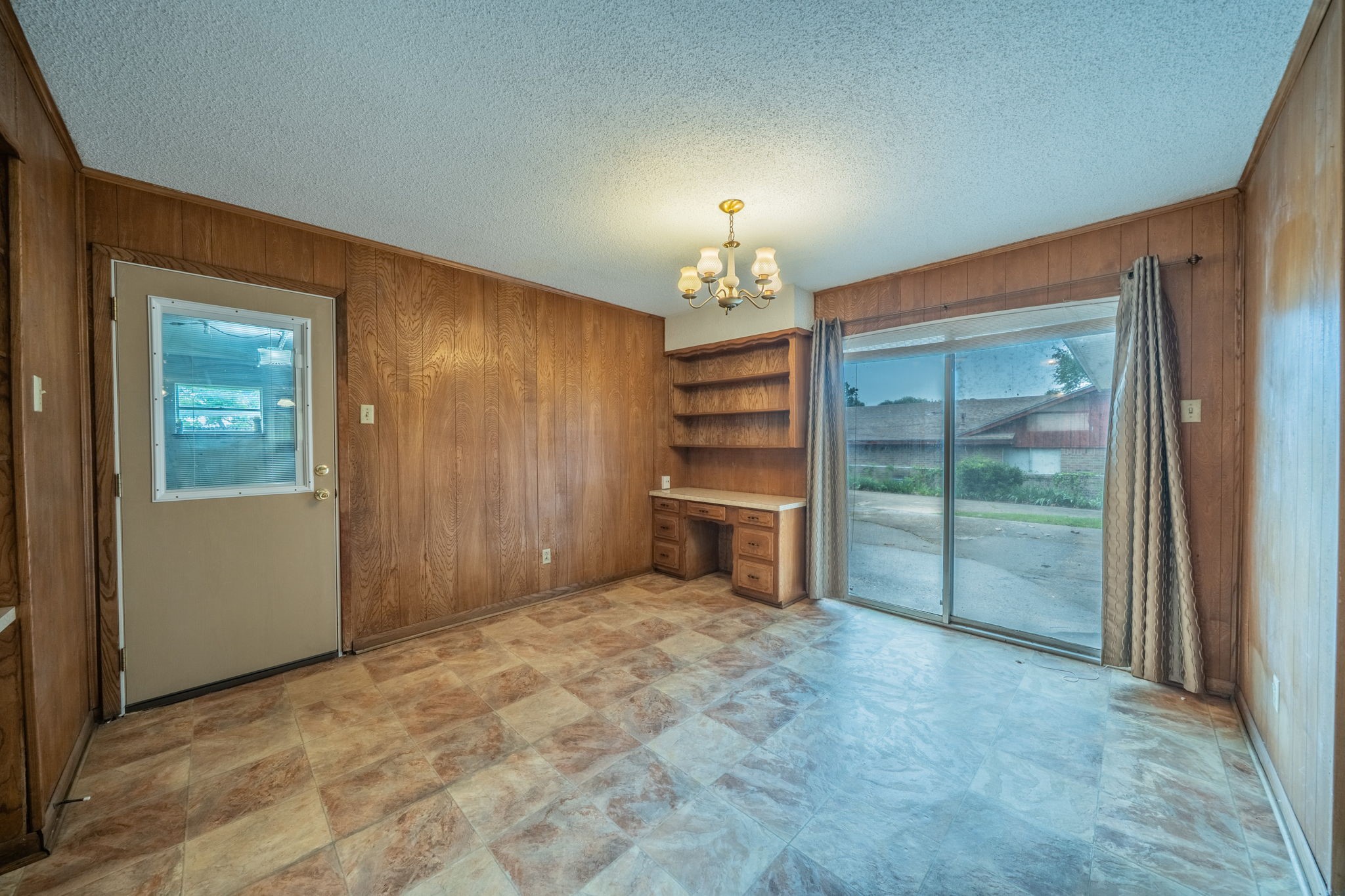 806 E Coral Way Grand Prairie TX 75051