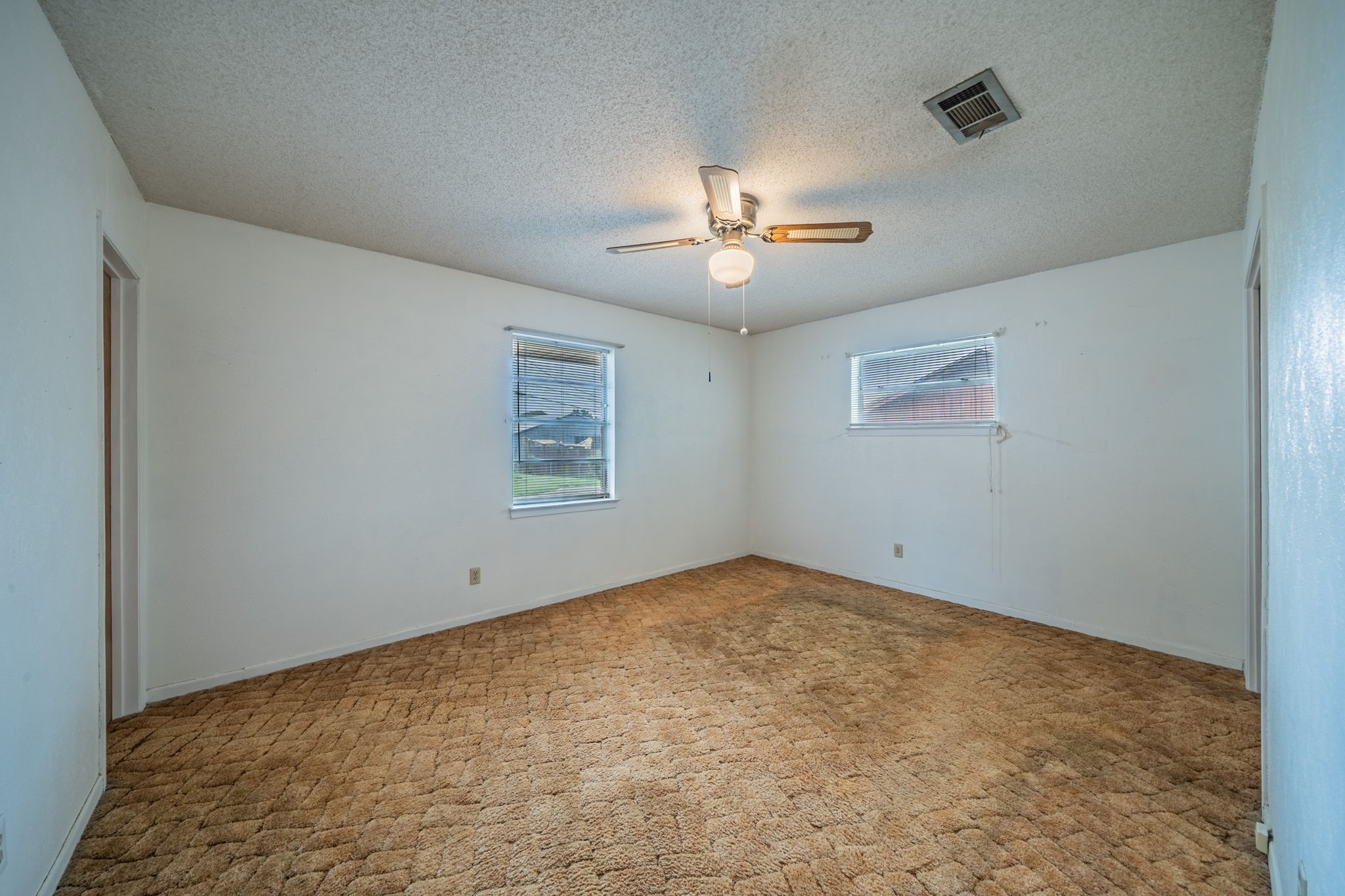 806 E Coral Way Grand Prairie TX 75051