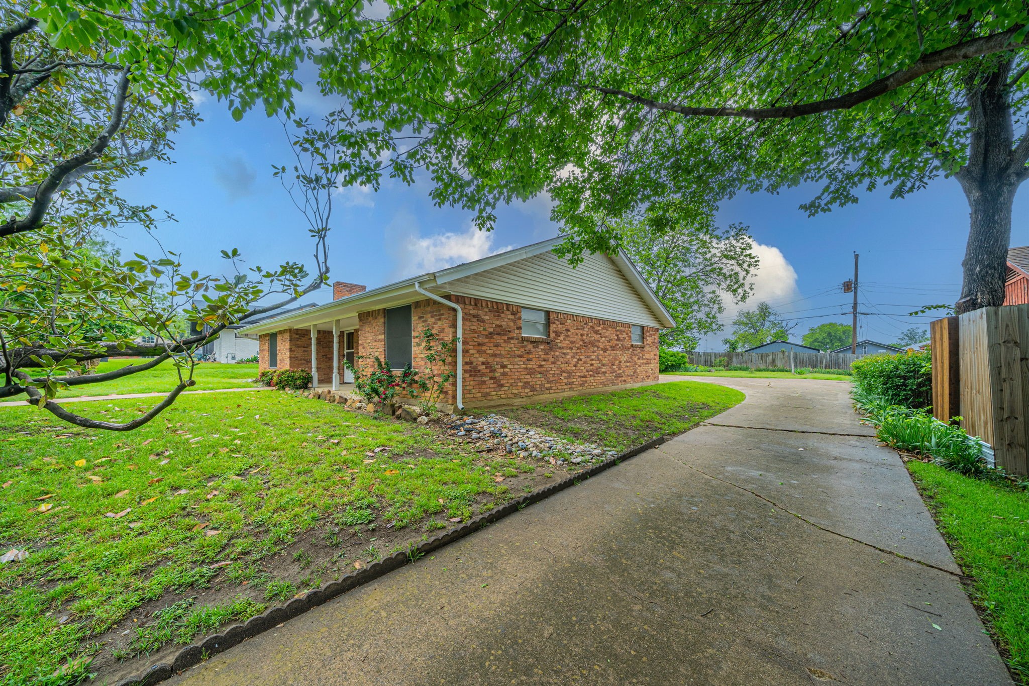 806 E Coral Way Grand Prairie TX 75051