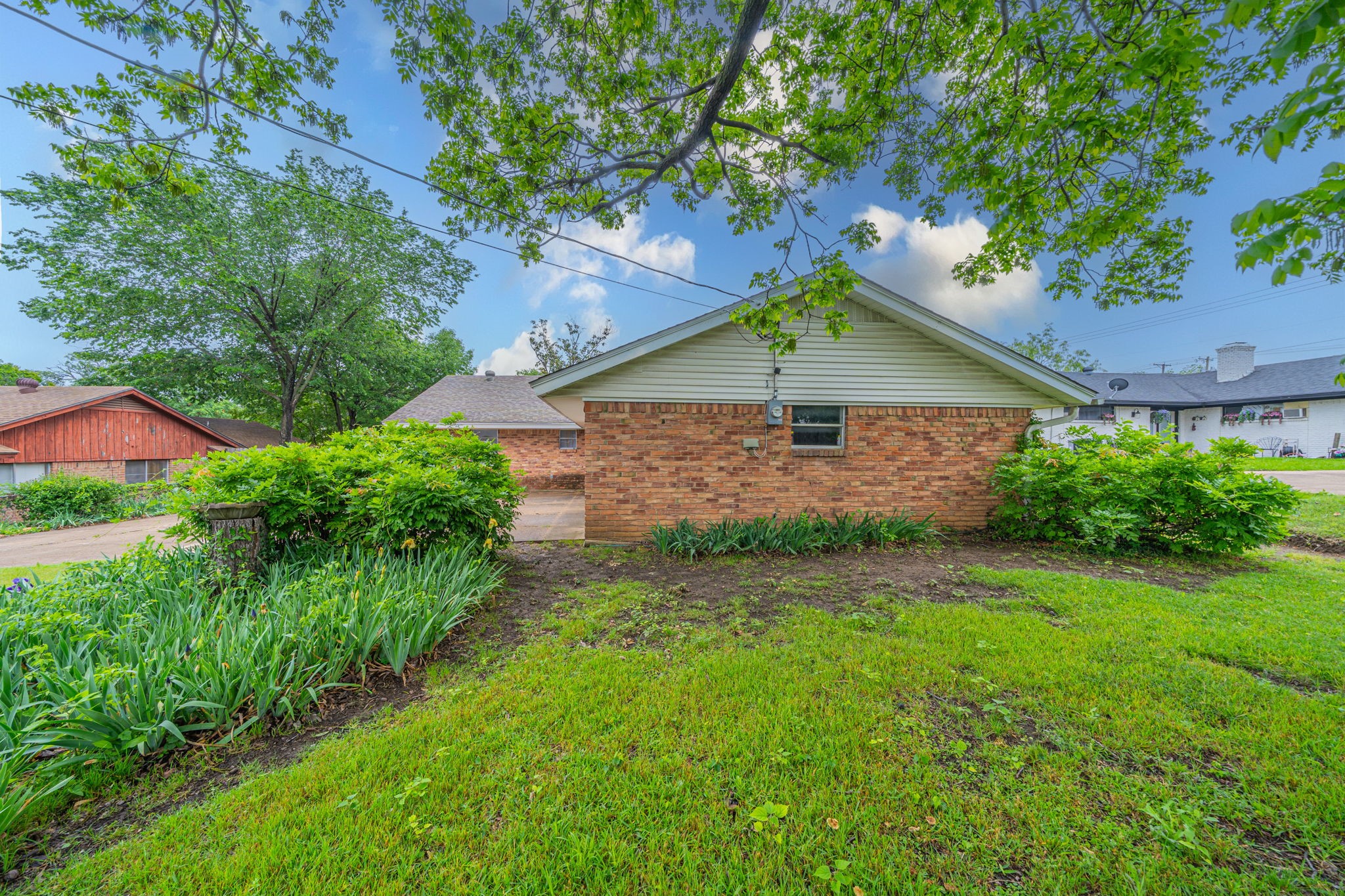 806 E Coral Way Grand Prairie TX 75051