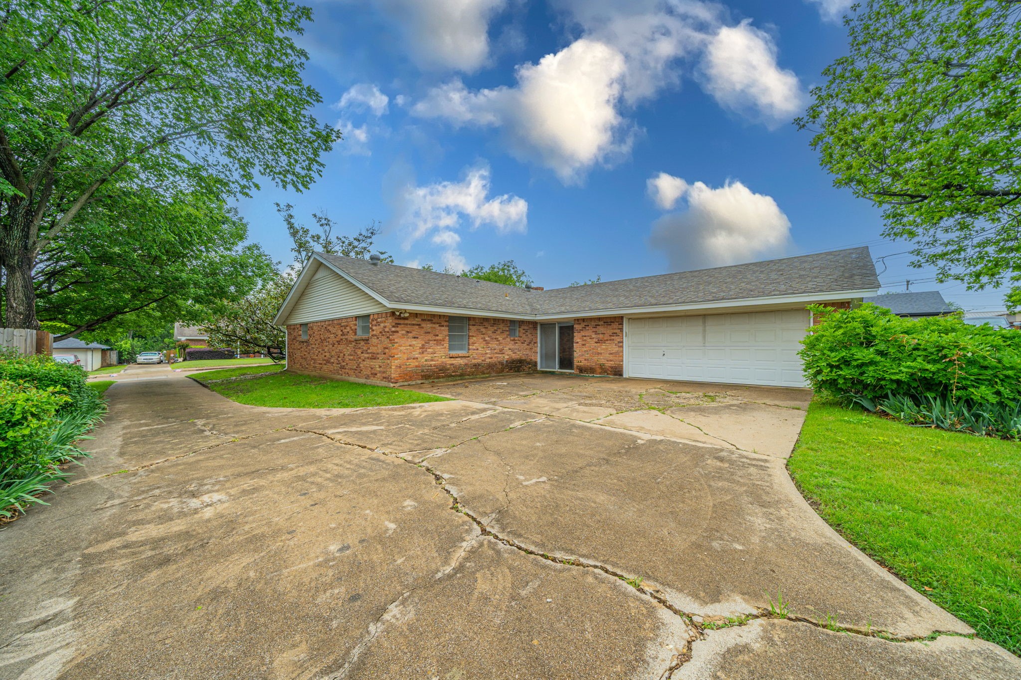 806 E Coral Way Grand Prairie TX 75051