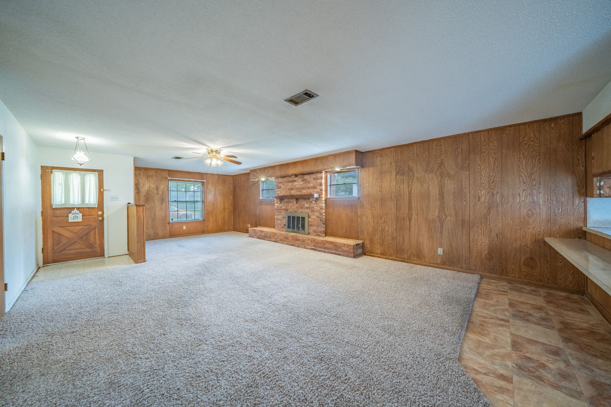 806 E Coral Way Grand Prairie TX 75051