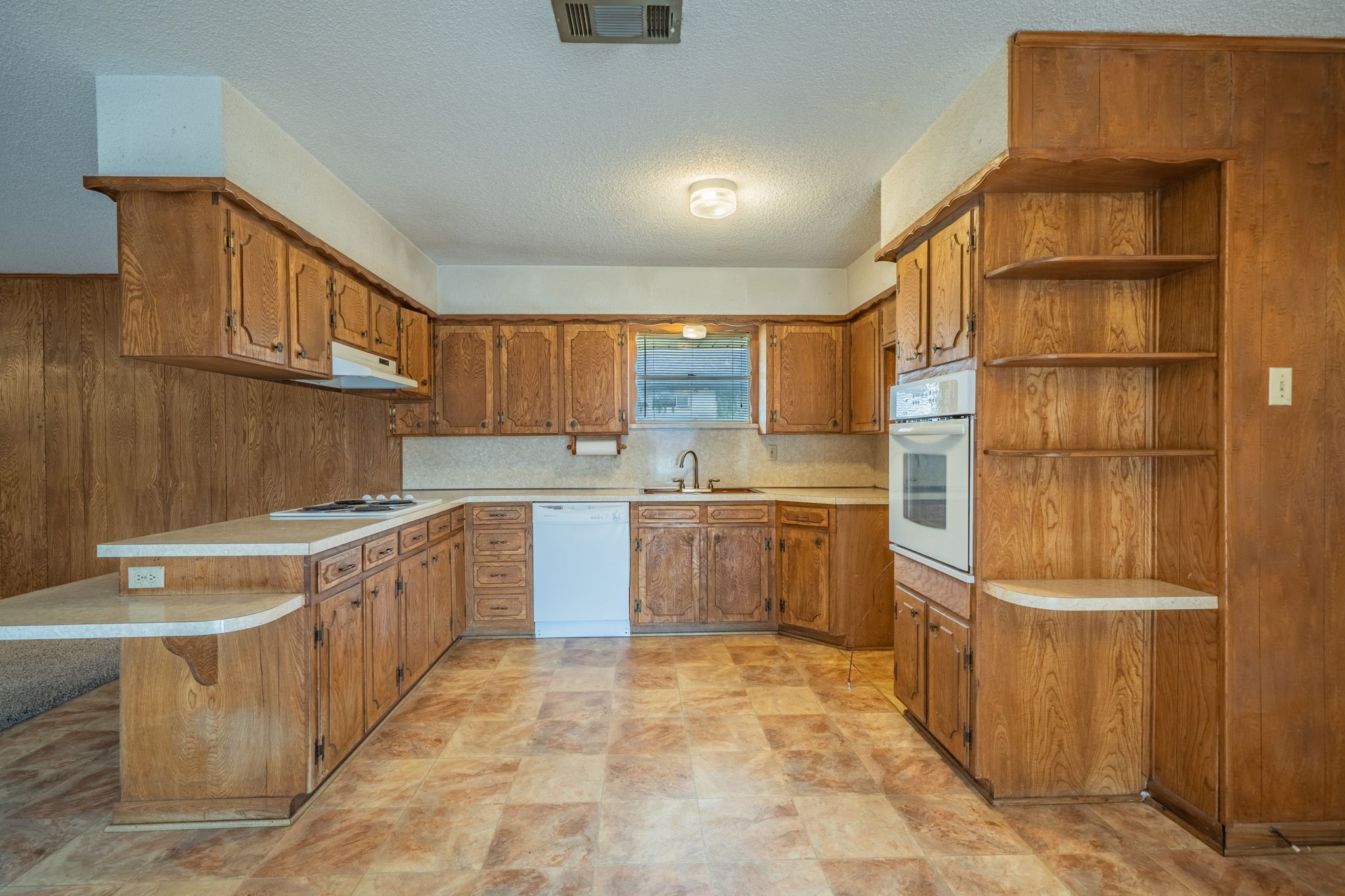 806 E Coral Way Grand Prairie TX 75051