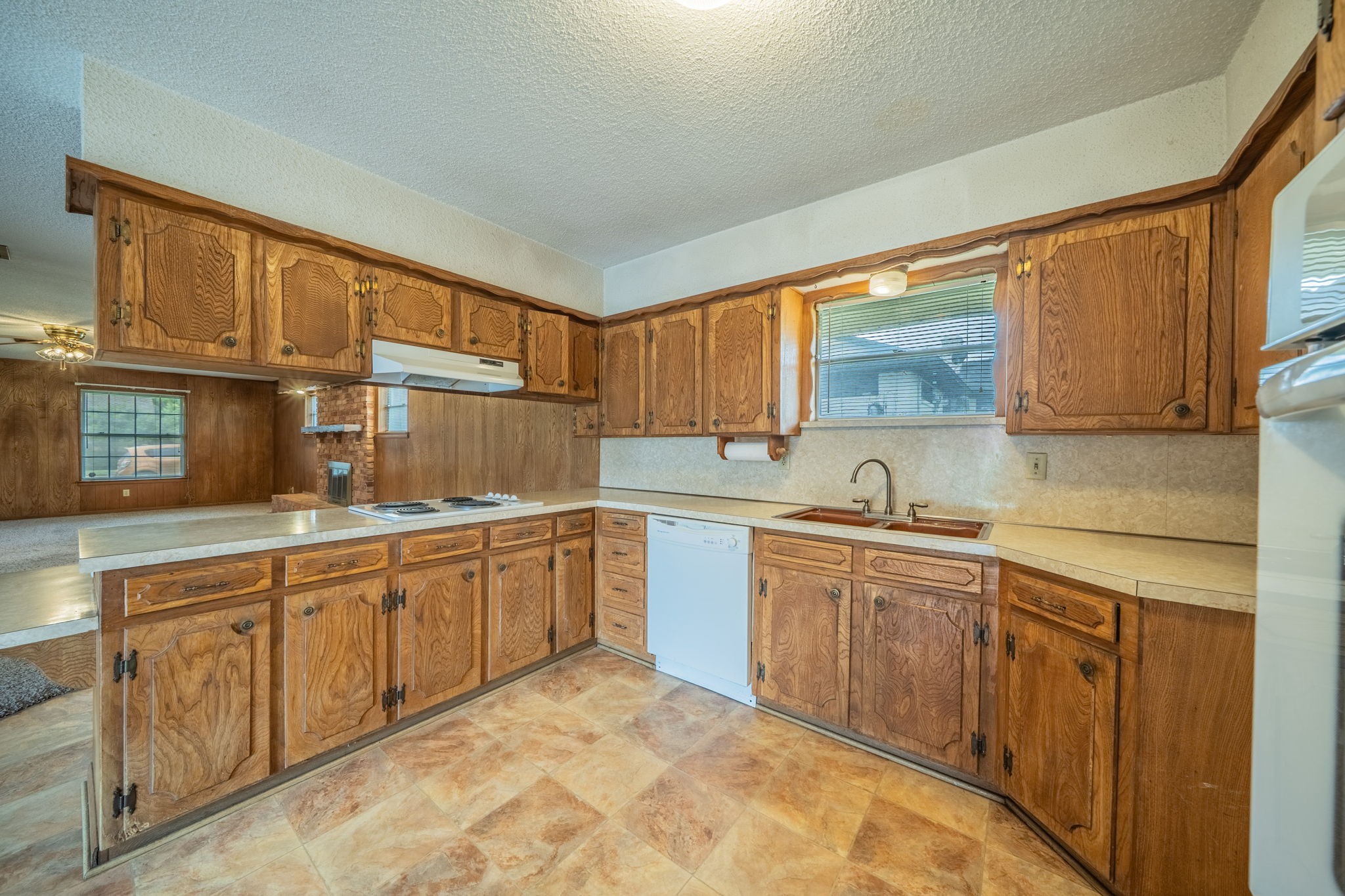 806 E Coral Way Grand Prairie TX 75051