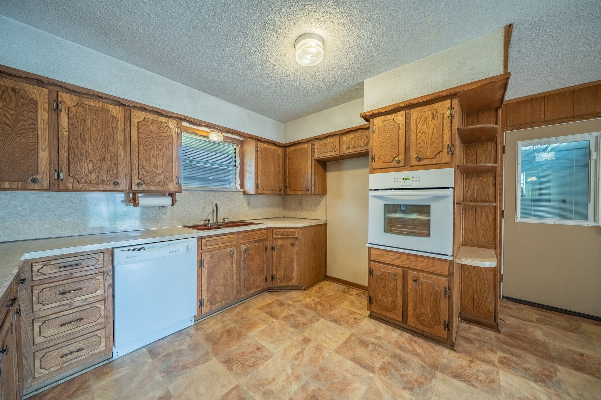 806 E Coral Way Grand Prairie TX 75051