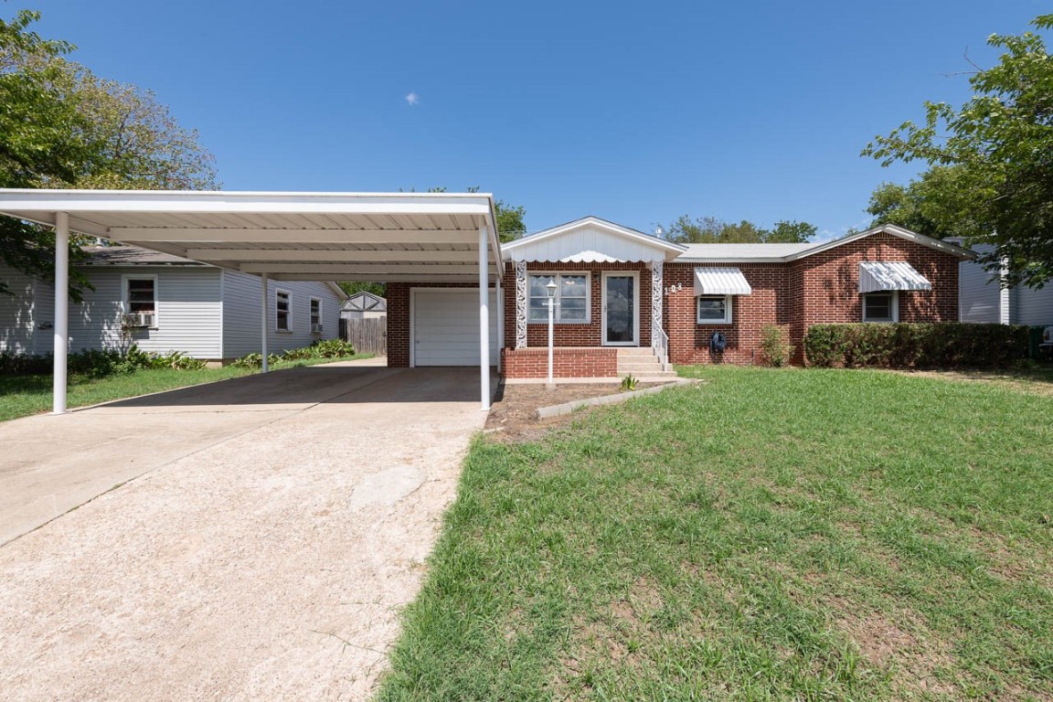 1108 E Omega Street Henrietta TX 76365