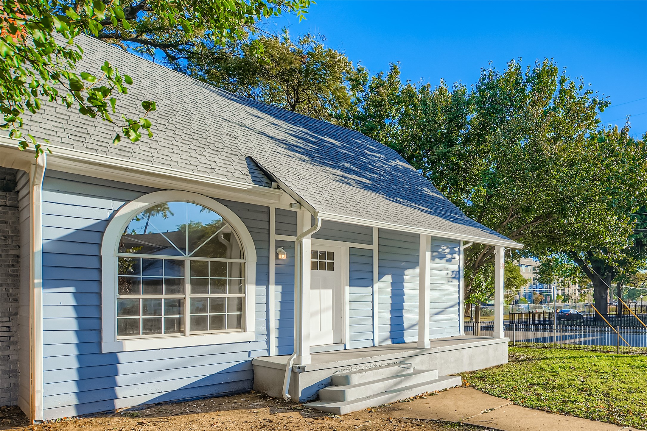 603 W Pembroke Avenue Dallas TX 75208