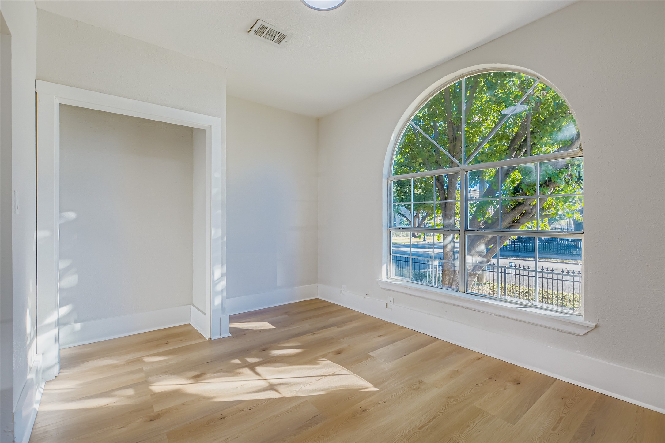 603 W Pembroke Avenue Dallas TX 75208